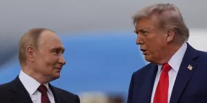 Снять санкции, захлопнуть дверь НАТО: как Трамп и Путин достигнут согласия по Украине
