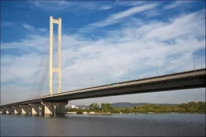 ВС РФ нанесли удары по стратегически важному мосту через Днепр в Киеве