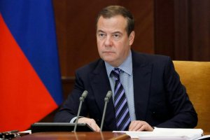 Медведев: «блокировка» спутниковой группы «Рассвет» приведет к космической войне. «Низкоорбитальные спутники „Старлинк“ посыпятся вниз, как игрушки с засохшей рождественской елки»