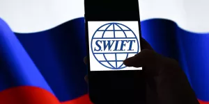 США хотели прижать РФ — и поплатились: доллару пришлось потесниться. Отключенная от Swift Россия нашла новый способ проводить платежи: санкции подтолкнули  к созданию альтернатив долларовой системе