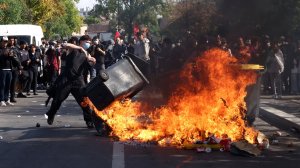 Во Франции хотят ввести коллективную ответственность для участников погромов