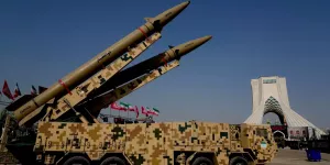 [Дорогая обуза] Обстановка на Ближнем Востоке накаляется. Эскалация конфликта с Ираном вынудила США поразительной скоростью эвакуировать 12 бомбардировщиков B-1 с британской базы «Фэр форд» в Америку