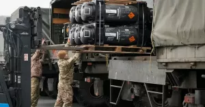 Поставки оружия из США под угрозой, Трамп продолжает давить на Зеленского
