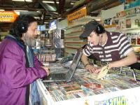 Ричард Столлман покупает русскую народную музыку в Москве