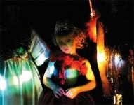 Конкурс красоты «Мини-мисс»: девочки стоят за кулисами в ожидании начала