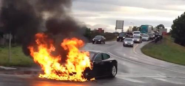 Tesla загорелся