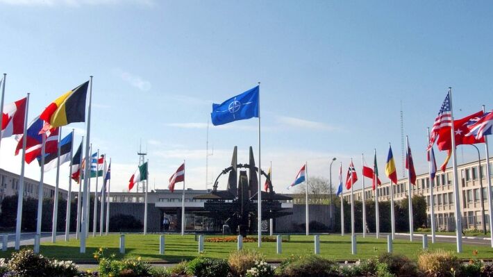 Украина собралась требовать у НАТО компенсации в сотни миллиардов долларов