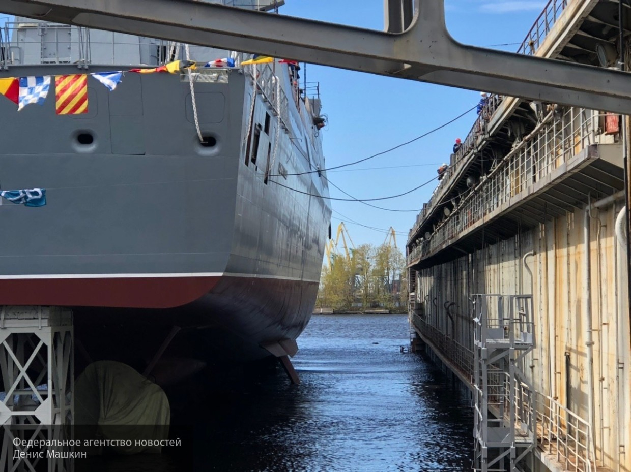 laquo;Северная верфьraquo; провела церемонию спуска на воду новейшего фрегата laquo;Адмирал Головкоraquo;
