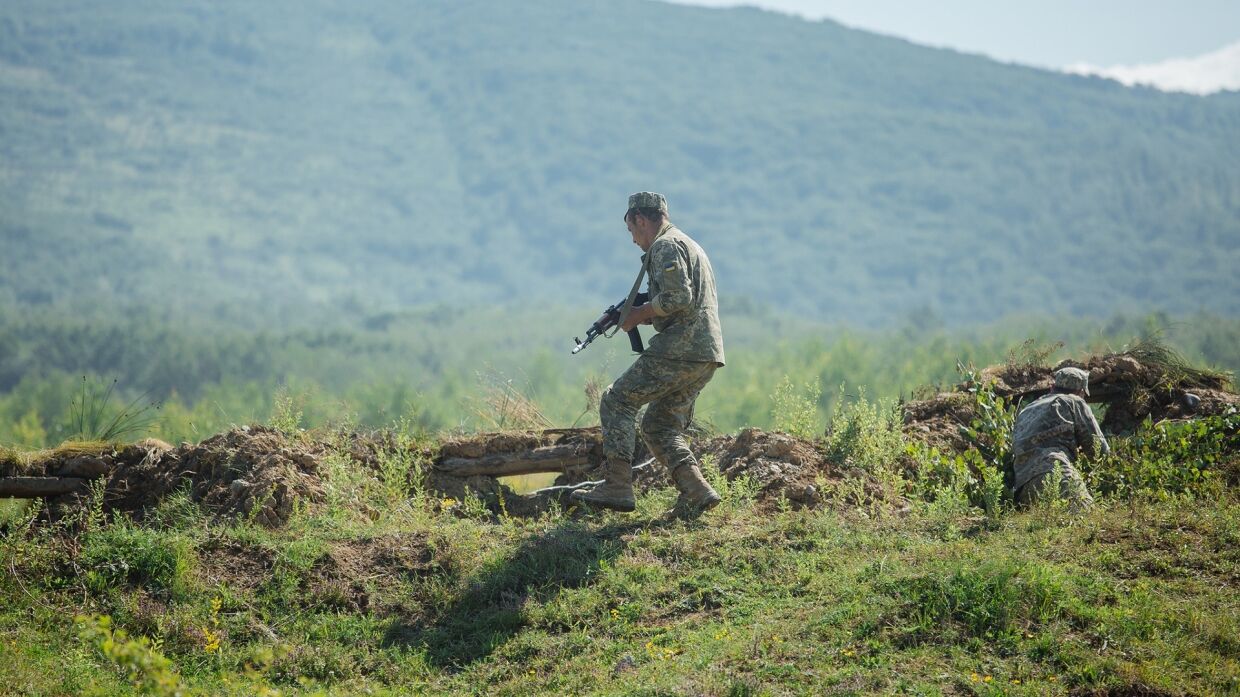 Донбасс сегодня: боевики laquo;Айдараraquo; расстреляли авто с бойцами ВСУ, в армии растет паника