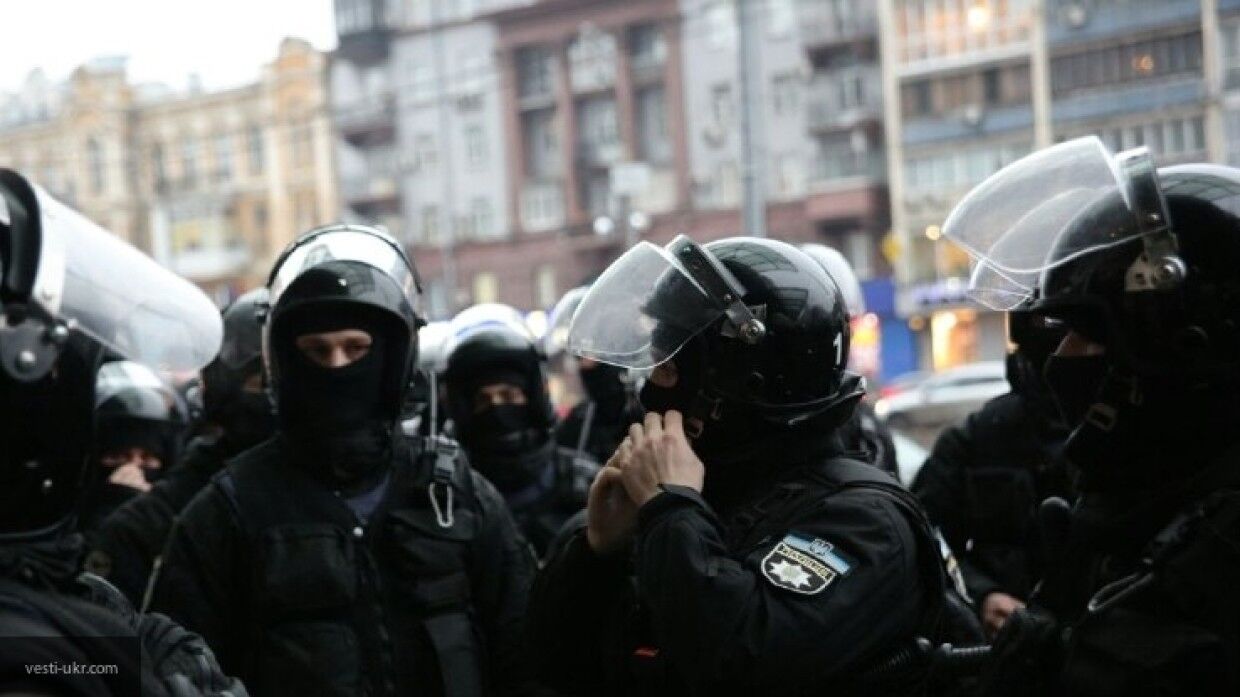 Силовики проводят обыски в здании laquo;Белгазпромбанкаraquo;