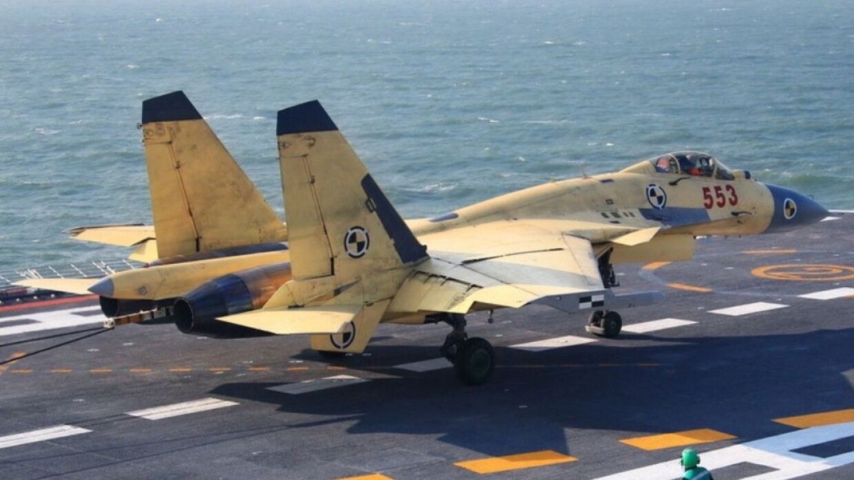 Палубный истребитель J-15 оказался не вполне удачной копией с российских образцов.