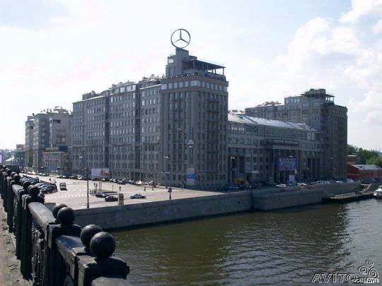 знак мерседеса на крыше