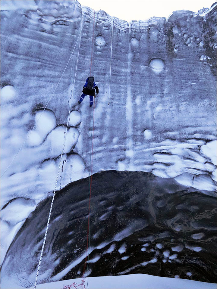 новое
Учёные спустились в гигантский кратер на Ямальском полуострове